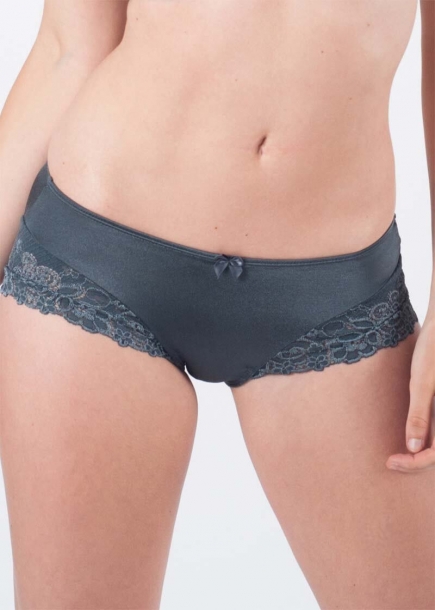 Tjej i Dominique trosa från PXC Underwear